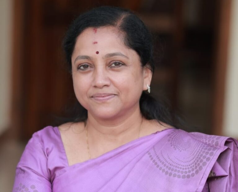 വേനൽ ചില്ലയിൽ ഒരു സ്നേഹക്കൂട്…